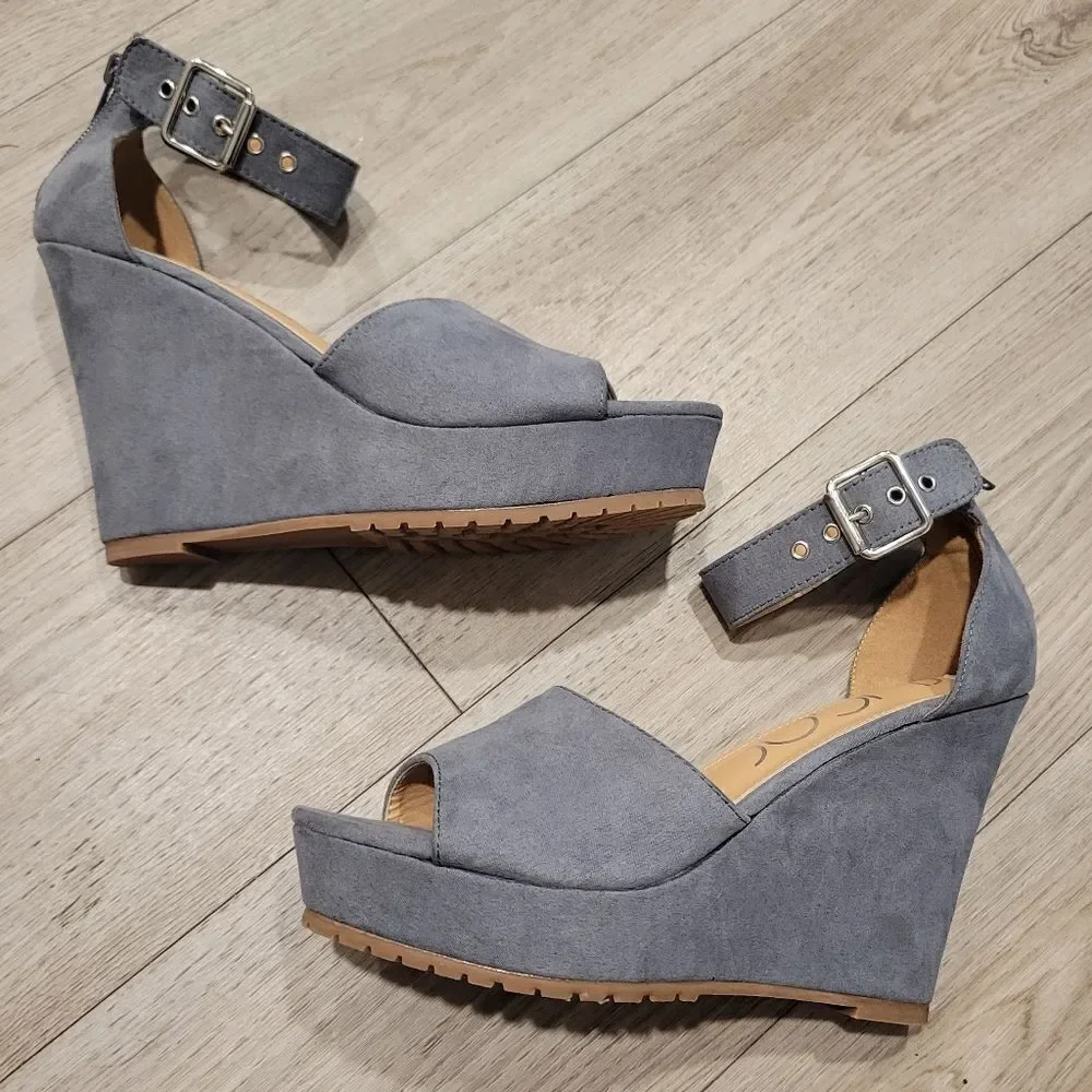 Sugar Hamptons Womens Gray Covered  Peep Toe Ankle Strap Back Zip Wedge Size 9